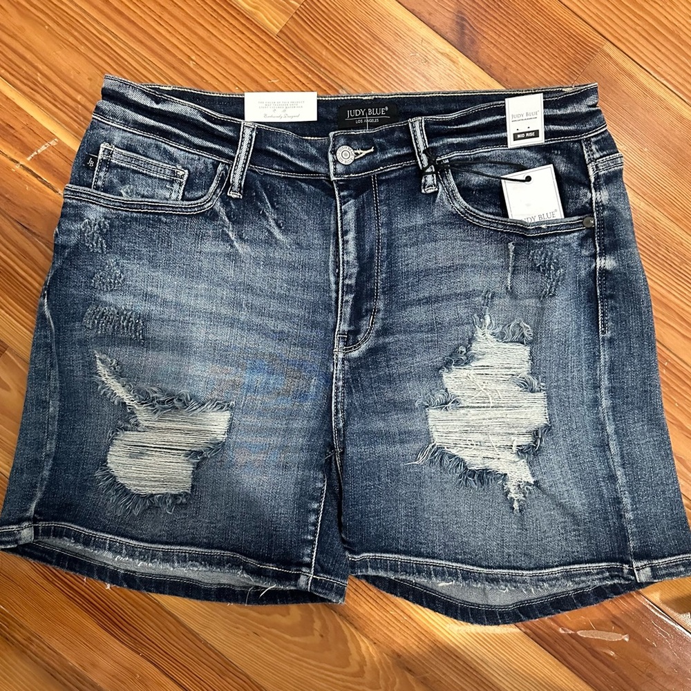 Judy Blue Mid Rise Distressed shorts